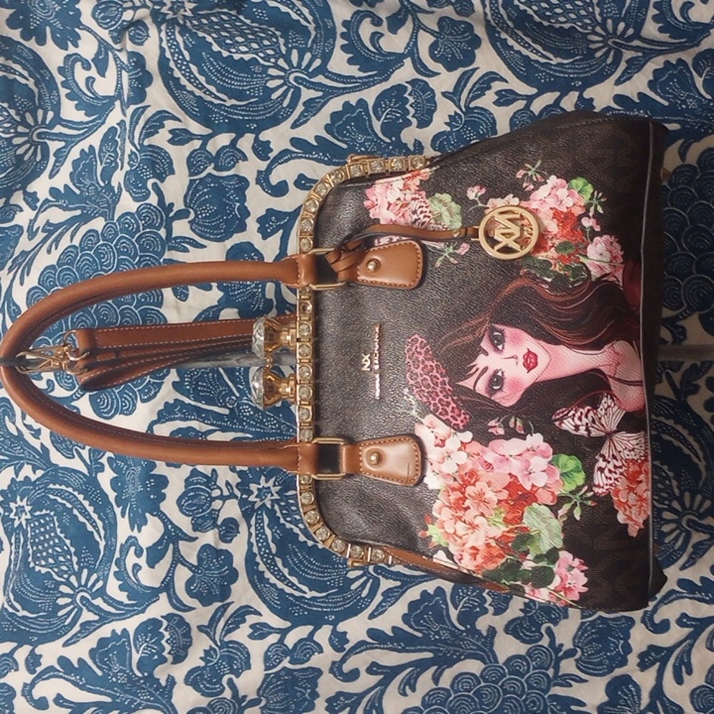 NX Pretty Girl Kiss Lock Satchel